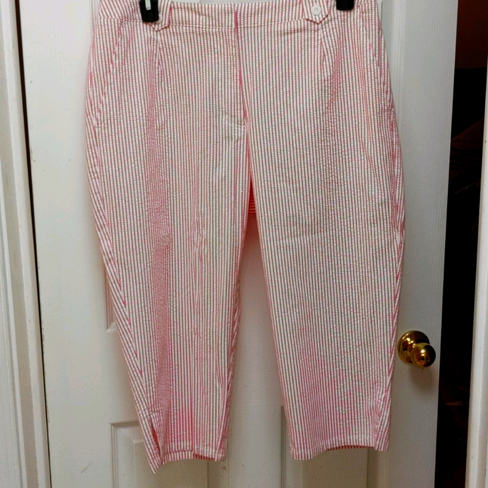 Liz Claiborne Audra Pink/White Seer Sucker Capris